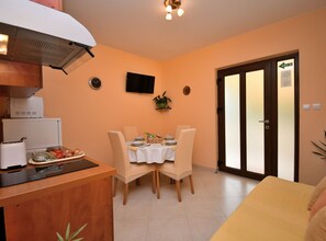 Apartment (Two Bedroom Apartment with Terrace) | Dining room - Apartment Brioni (Porec)