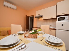 Leilighet (Two Bedroom Apartment with Terrace) | Spisestue