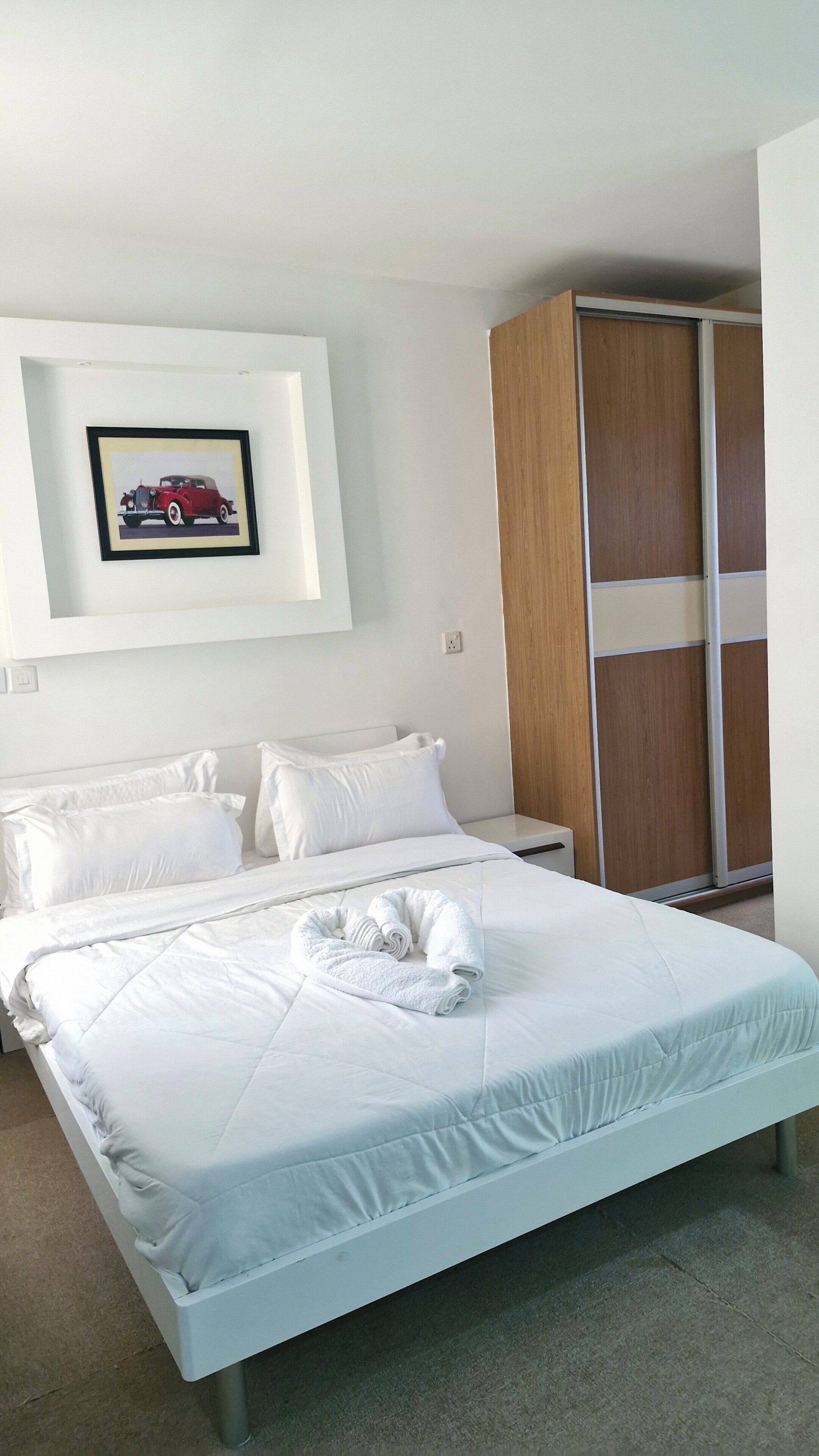 Iron/ironing board, WiFi