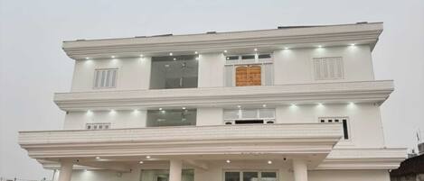 Fachada da propriedade