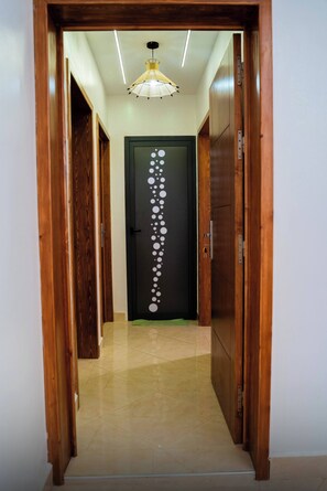Apartment, 2 Bedrooms, Balcony, Mountain View | Property entrance