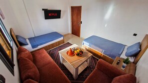 Apartemen, 2 kamar tidur, balkon, pemandangan gunung | Ruang keluarga