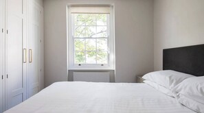 House, 2 Bedrooms | 2 bedrooms - Elegant Knightsbridge Townhouse Close to Harrods (London)