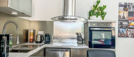 Fridge, microwave, oven, stovetop