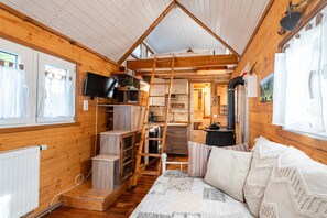 TV - Apartment 'Schwarzwald' with Private Terrace, Wi-Fi and Air Conditioning (Rheinau)