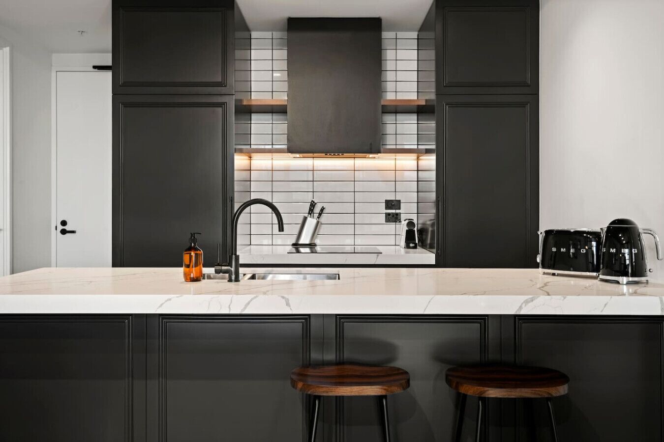 冰箱、微波炉、烤箱、炉灶