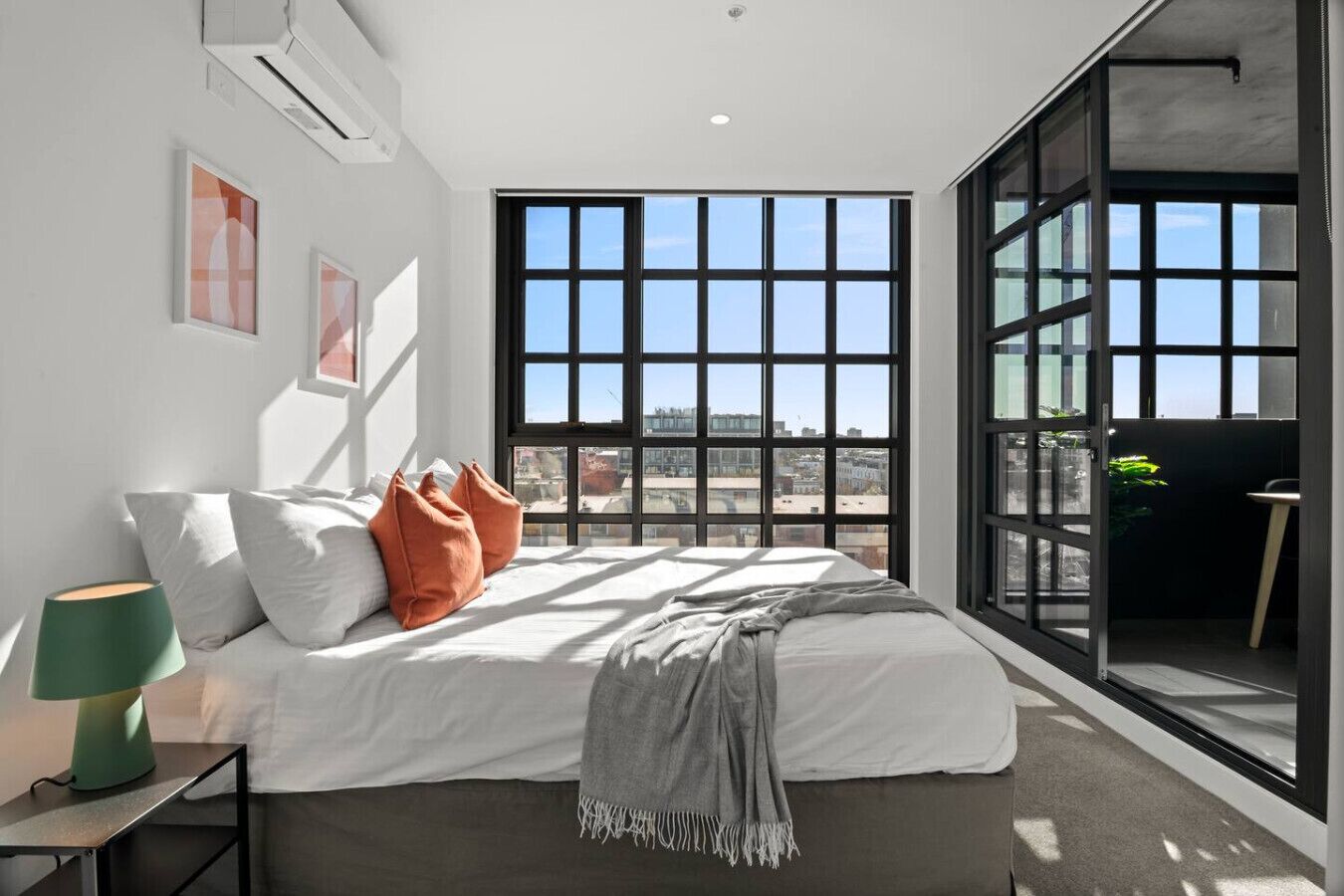 2 bedrooms, desk, iron/ironing board, WiFi