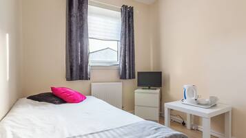 5 bedrooms, iron/ironing board, internet, bed sheets