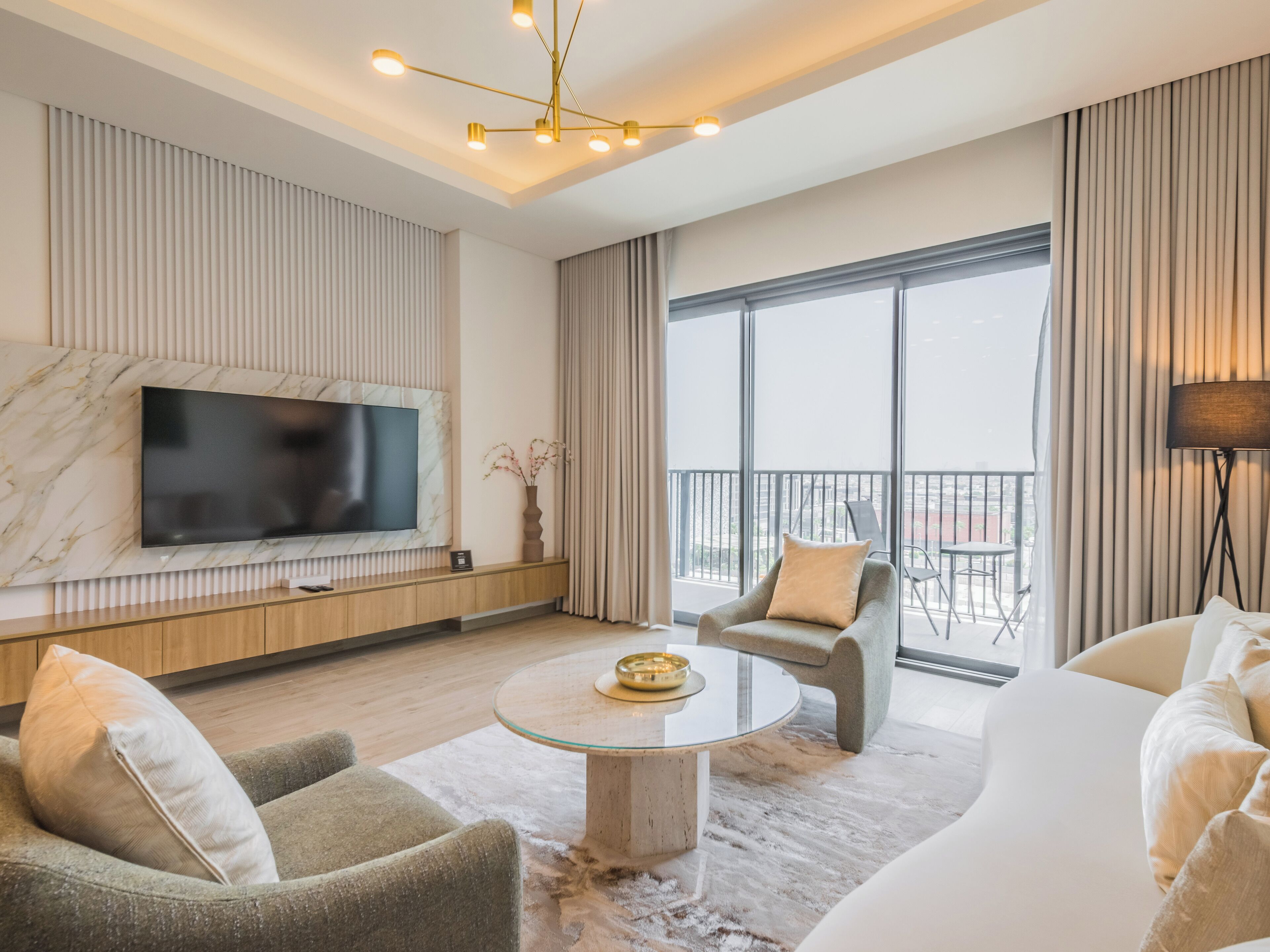 Apartamento superluxo, sacada, vista para a cidade | Área de estar | Smart TV 55 polegadas com canais digitais