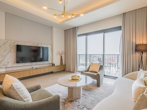 Luxury Apartment, Balcony, City View | Living area