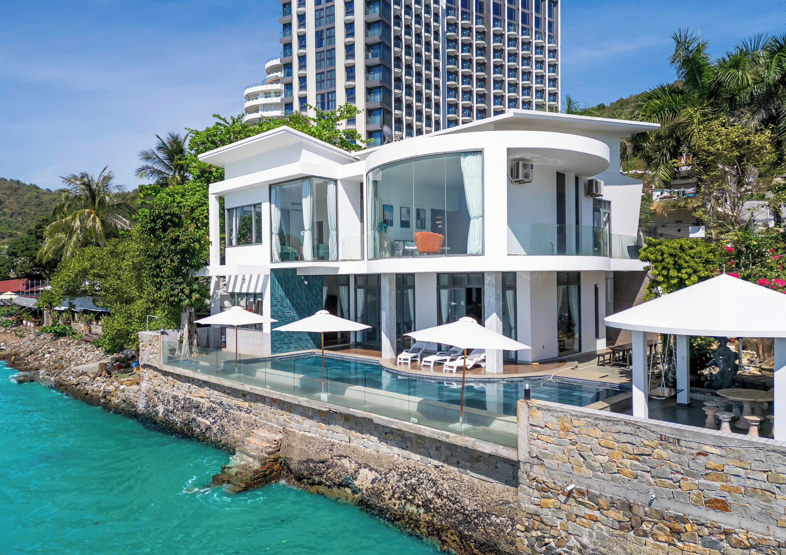 Luxury Villa, 4 Bedrooms, Ocean View, Beachfront | Egyptian cotton sheets, premium bedding, down comforters