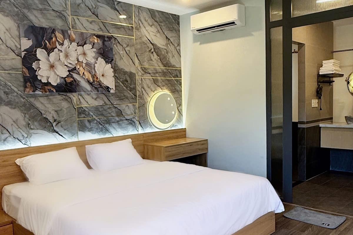 Doppia Standard, balcone, vista giardino | Biancheria da letto ipoallergenica, materassi in memory foam, minibar