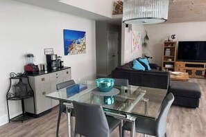 Smart TV, fireplace, DVD player, books