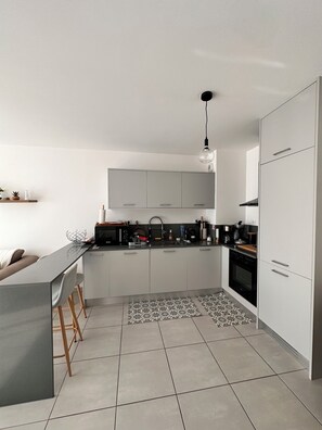 Micro-ondes, four, plaque de cuisson, lave-vaisselle