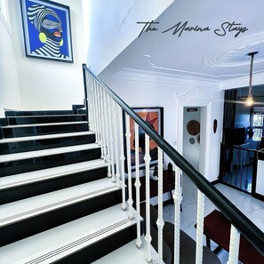 Habitación de lujo, vistas a la colina | Caja fuerte, escritorio, espacio para trabajar con un portátil