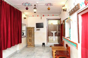 Standard Room | Living area | TV - Jodhpur Heritage Haveli (Jodhpur)