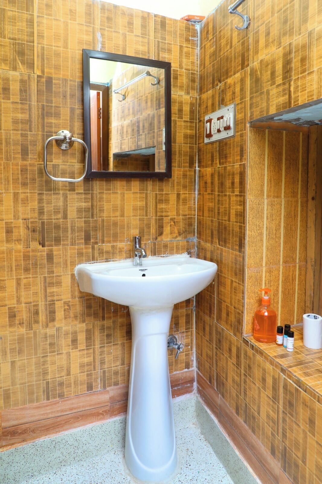 Family Room | Bathroom