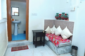 Standard Room | Living area