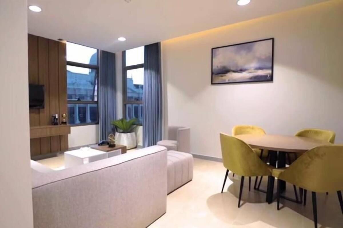 Deluxe Apartment | Iron/ironing board, WiFi (free)