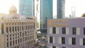 Vista frontal de la propiedad