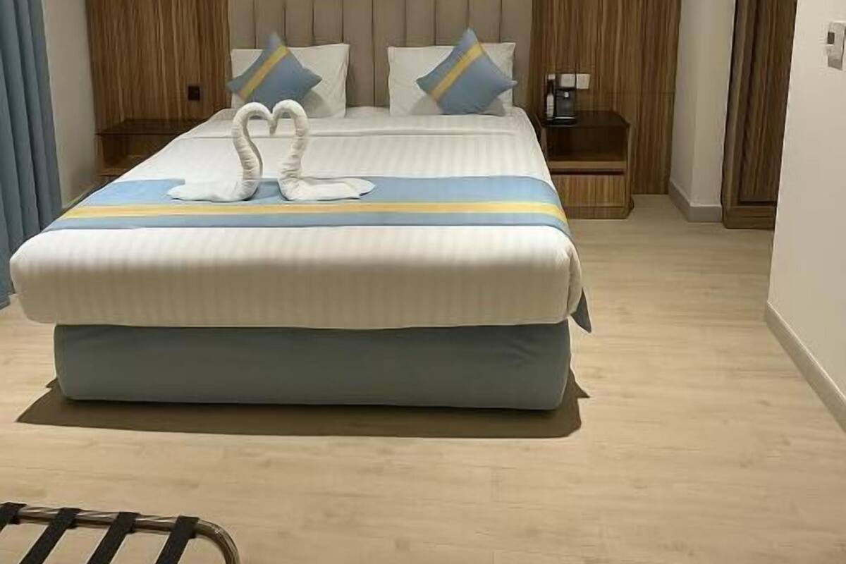 Standard Twin Room | Iron/ironing board, WiFi (free)