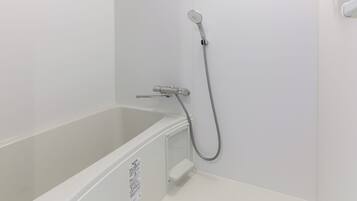 Studio, 1 Double Bed, Non Smoking | Bathroom | Combined shower/tub, slippers, shampoo, toilet paper