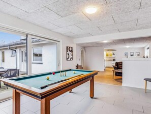 House | Game room