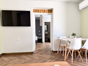 Apartamento, 2 quartos, para fumantes, vista para a cidade | Sala de jantar
