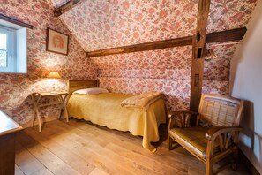 Family House, Park View, Garden Area | Free cots/infant beds, free WiFi, bed sheets