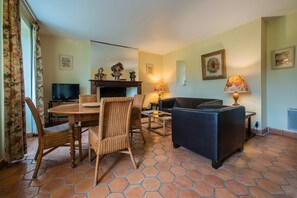 Family House, Park View, Garden Area | Living area