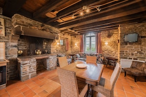 Perhetalo, näköala puistoon, puutarha-alue | Oleskelualue