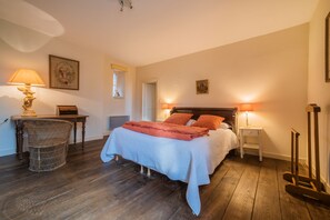 Familienhaus, Parkblick, zum Garten hin