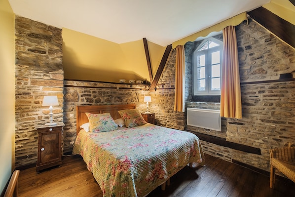 Casa familiar, vista al parque, en el área del jardín | Cunas gratuitas, wifi gratis y ropa de cama