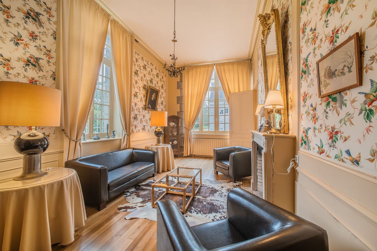 Casa familiar, vista al parque, en el área del jardín | Área de sala de estar
