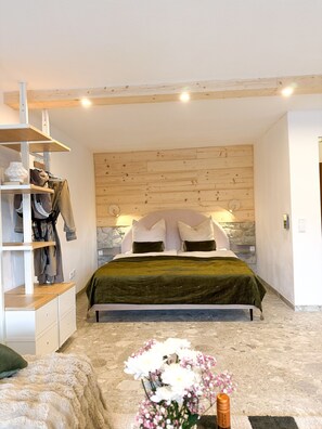 1 bedroom, free WiFi, bed sheets - Modern vacation apartment with view of the Watzmann incl. pool and infrared cabin (Berchtesgaden)