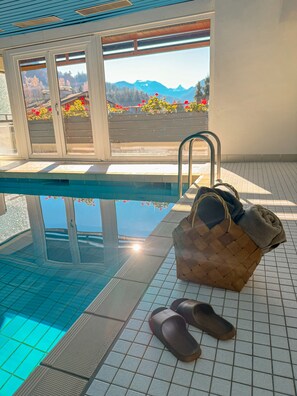 Indoor pool, a heated pool - Modern vacation apartment with view of the Watzmann incl. pool and infrared cabin (Berchtesgaden)