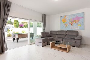 TV, fireplace, DVD player, stereo - Villa Selvetta - Luxury Villa next to Puerto Marina Benalmádena (Benalmádena)