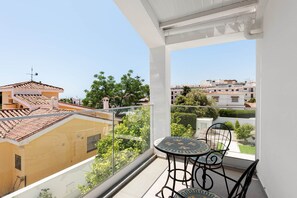 Outdoor dining - Villa Selvetta - Luxury Villa next to Puerto Marina Benalmádena (Benalmádena)