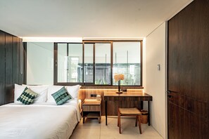 Luxury Villa | Egyptian cotton sheets, premium bedding, memory foam beds, desk