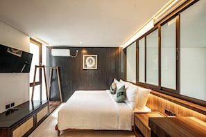 Luxury Villa | Egyptian cotton sheets, premium bedding, memory foam beds, desk