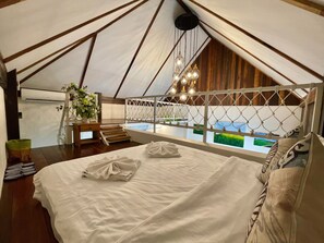 Espacio para trabajar con laptop, wifi gratis y ropa de cama 