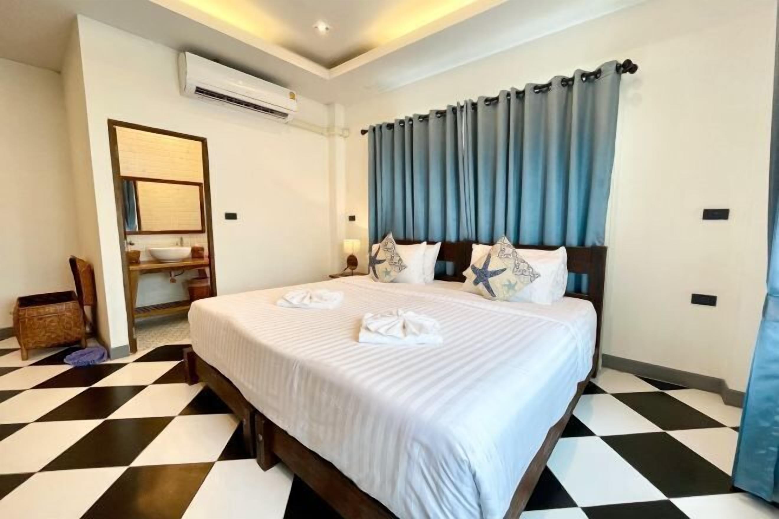 Laptop workspace, free WiFi, bed sheets