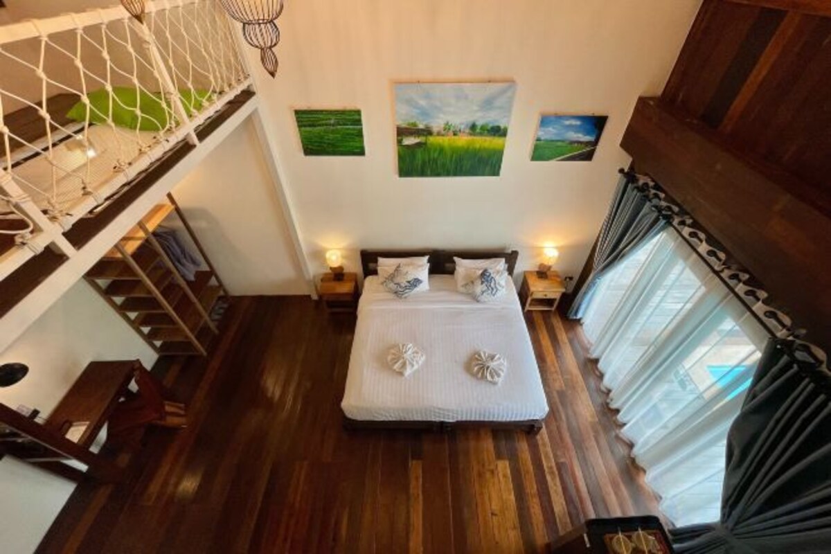 Laptop workspace, free WiFi, bed sheets