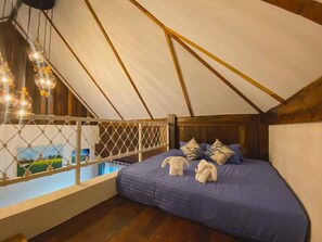 Laptop workspace, free WiFi, bed sheets