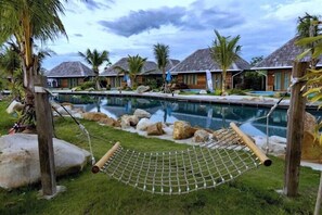 Suite Junior, balcon, vue plage | Vue sur le jardin