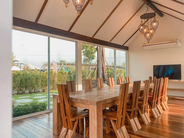 Dobbeltrom – grand, balkong, bassengutsikt | Terrasse/patio