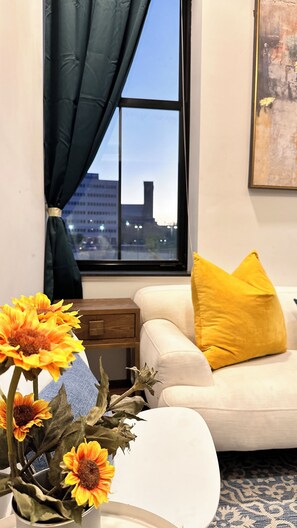 تلفزيون ذكي، كُتُب، شاشة كمبيوتر