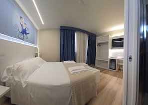 Desk, laptop workspace, free WiFi - Vespucci Guest House (Pescara)