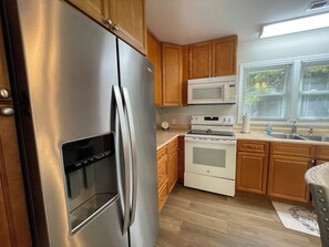 Microwave, oven, stovetop, dishwasher - Great location! Creekside Home near Mountain City, Laurel Bloomery, Damascus (Mountain City)