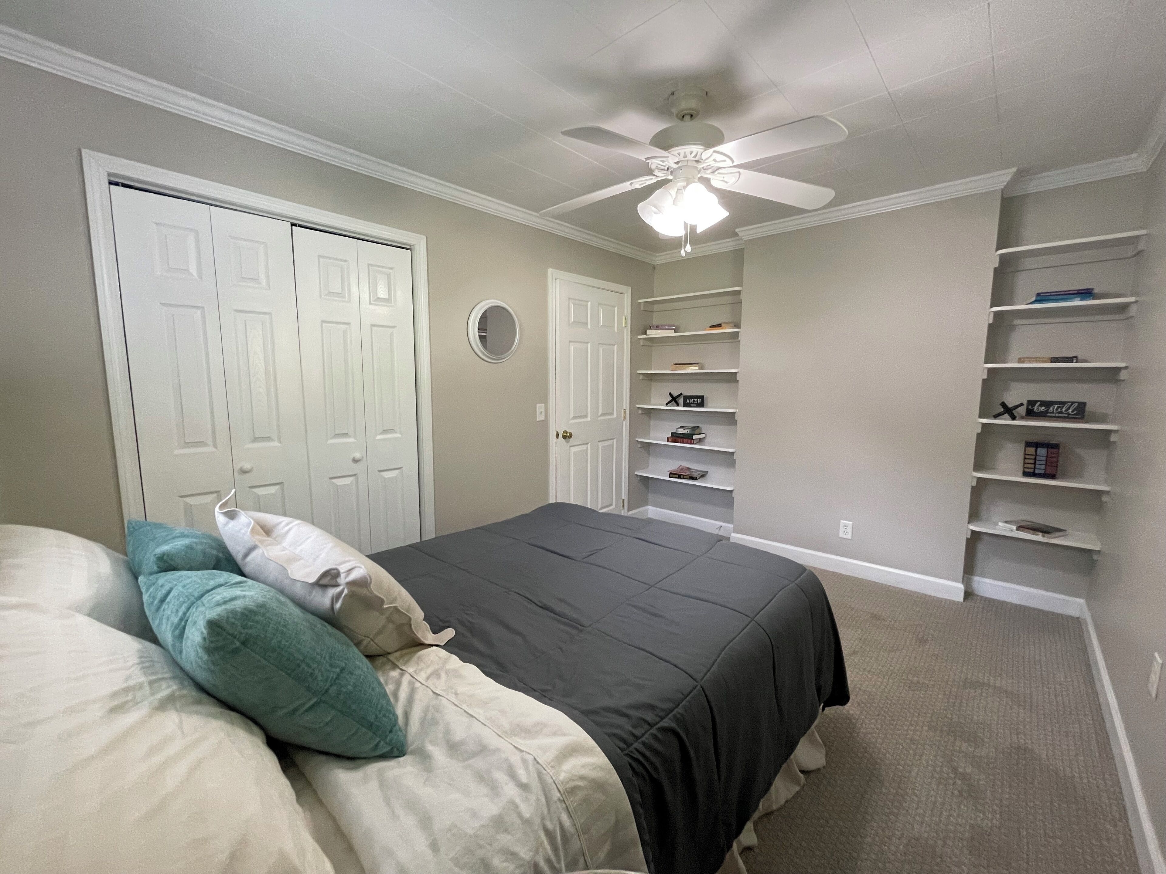 2 室のベッドルーム、アイロン / アイロン台、WiFi、ベッドシーツ